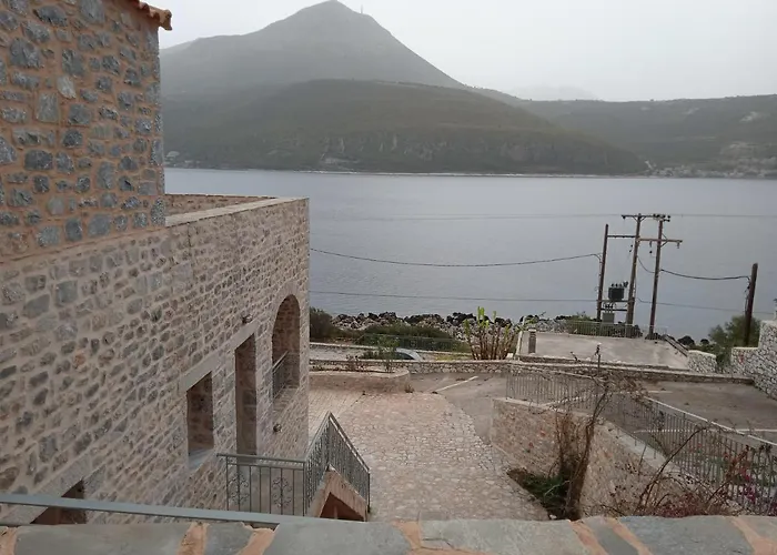 Mani Blue Tower * Oítilon